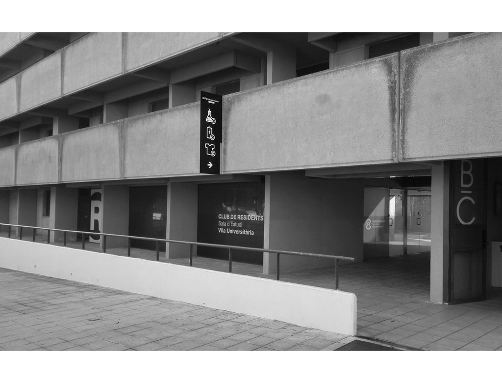 Waste contribuation area signages. Club de Residents - La Vila Universitària de la UAB. Study Room.